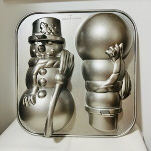 NWOT Nordic Ware Metallic Snowman Baking Mold